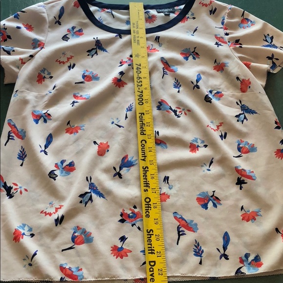 GUC Talbots floral blouse - size 8P - Picture 7 of 8